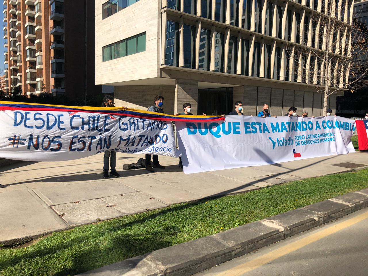 Manifestación Embajada Colombia 1