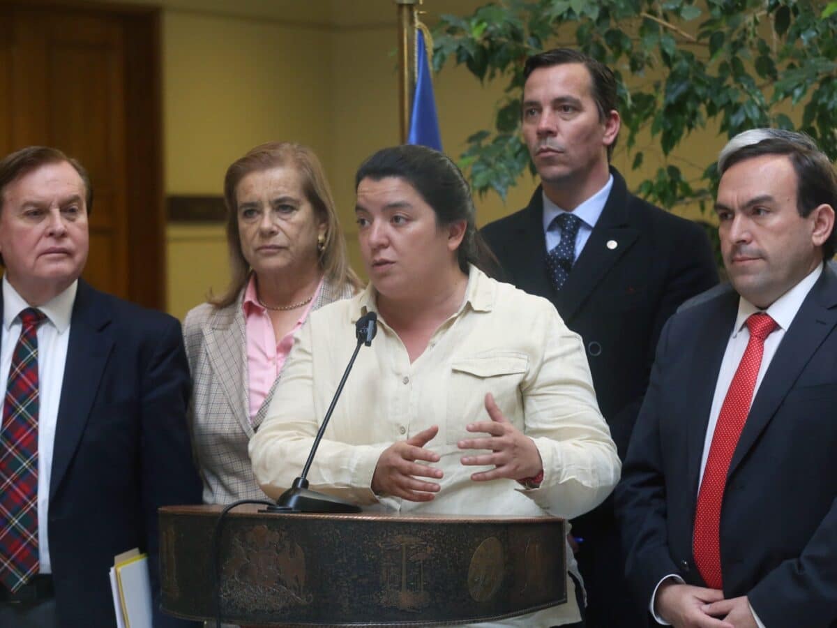 UDI: Vínculos con la dictadura venezolana hacen “inviable” que PC asuma la presidencia de Cámara de Diputados
