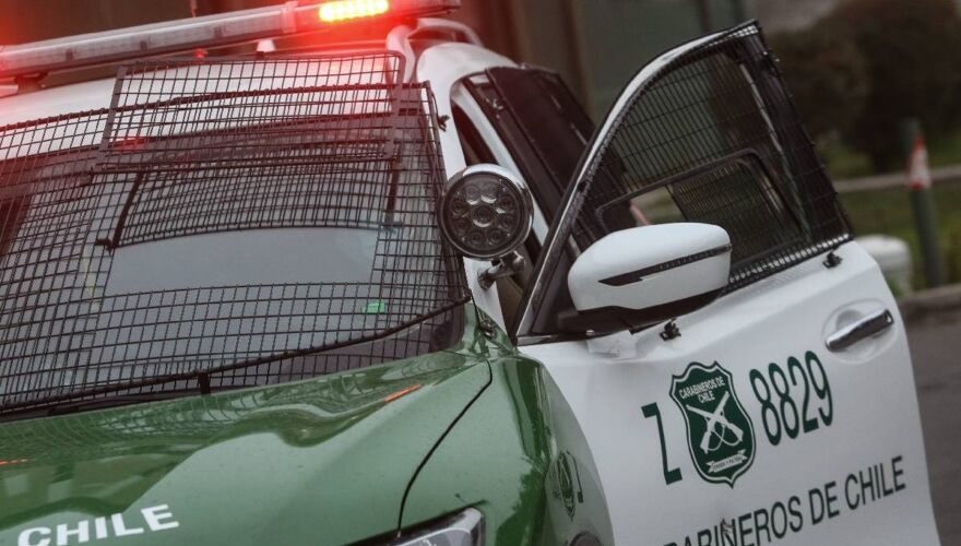 Un operativo policial terminó con cinco carabineros lesionados en Puente Alto.
