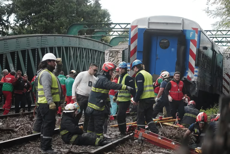 Choque de trenes deja al menos 60 heridos en Argentina