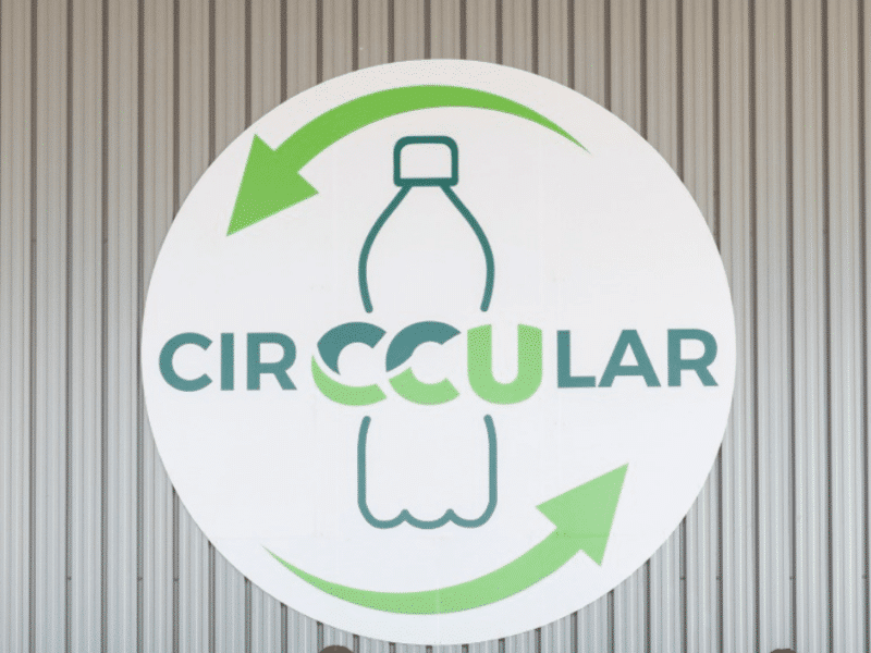“CirCCUlar”: Ponen en marcha la primera planta de reciclaje de botellas plásticas en Chile